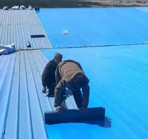 แผ่นกันน้ำ HDPE สีแดง5ซม. X 5ม. ความหนา2มม. ทนรังสียูวีสำหรับหลังคาคอนกรีต - Product Image 3