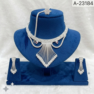 Ensemble de bijoux pour femmes tendance MOLL JEWELLERS certifié en alliage de zinc plaqué rhodium avec zircon (collier et boucles d'oreilles) – Cadeau de mariage, idéal pour les fêtes - Product Image 3