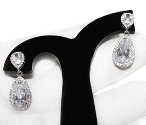 Pendientes de Plata de Ley 925 con Circonita Cúbica en Forma de Pera y Halo, Estilo Lágrima, Venta al por Mayor, Memoria Jewels - Product Image 3