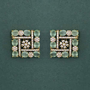 Pendientes de latón hechos a mano Kanhai Jewels con circonita talla princesa y baño de mehndi para aniversario de mujer 444007 - Product Image 6