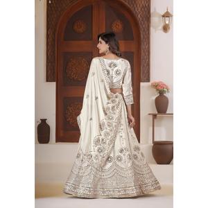 Conjunto de Lehenga, Blusa y Dupatta de Novia con Bordado de Lentejuelas y Zari para Recepción de Boda, Colección de Ropa Étnica Festiva de Diseñador - Product Image 5
