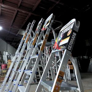 Escalera multiusos de aluminio con diseño estable y agarre seguro. - Product Image 3