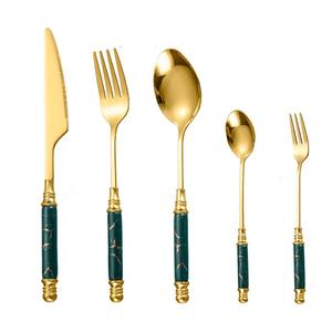 Ensemble de couverts de luxe en marbre vert avec poignées dorées, parfait pour les réunions de famille, l'accueil des invités et les cadeaux, provenant d'Inde - Product Image 1