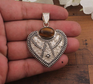 Bijou rétro en argent sterling 925 plaqué platine avec sertissage en bézel, pierre précieuse chatoyante marron œil de tigre naturel vintage en forme de cœur - Product Image 2