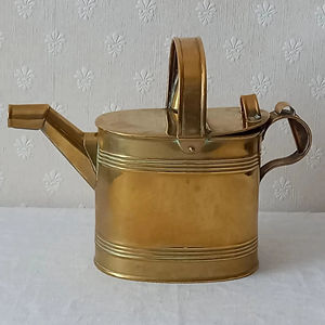 Arrosoir en métal de haute qualité, parfait pour arroser les semis et les jeunes plantes avec soin, fabriqué à la main en Inde - Product Image 1