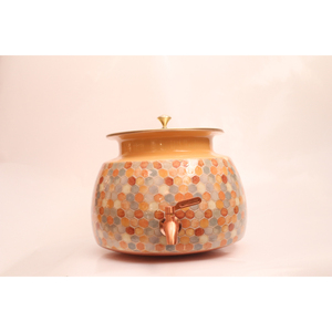 Distributeur d'eau en cuivre pur avec motif mosaïque hexagonal, Matka en cuivre fait main pour la maison et l'hôtel avec robinet en laiton et support métallique - Product Image 3