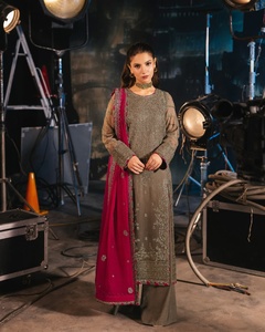 Salwar Kameez Jaune pour l'Aïd, les Mariages et les Occasions de Plage - Le Plus Beau Vêtement Féminin en Viscose, Évacuation Rapide de l'Humidité - Product Image 5