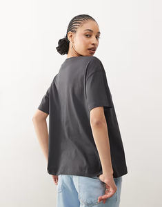 Camiseta de algodón estilo casual holgado para streetwear - Product Image 3