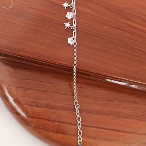 Bracelet Revalia avec pendentif étoile fleurie et diamants, bijou tendance pour femme - Product Image 2