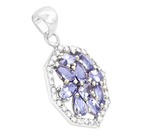 Colgante Premium de Plata de Ley 925 con Baño de Rodio y Racimo de Gemas Azul Lavanda con Diseño Geométrico de Lujo en Circonita Cúbica - Product Image 2