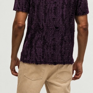 T-shirt pour homme à manches courtes en tricot violet à col rond avec motif à pois, coupe classique, style décontracté, design floqué - Product Image 3