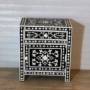 Table de rangement en bois avec tiroir latéral en os incrusté traditionnel, motif décoratif artisanal, pour chambre à coucher - Product Image 1