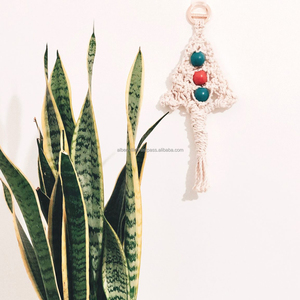 Les belles tentures d'arbre de Noël en macramé de l'usine directe sont des ornements de conception différente de couleur blanche pour un décor festif - Product Image 1