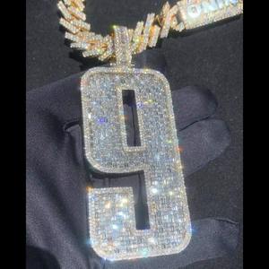 Breloque personnalisable en argent sterling plaqué or jaune 14 carats avec diamant taillé en lettre de 4 carats pour occasions spéciales - Product Image 3