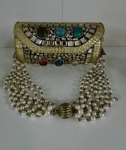 Pochette ovale Kundan en laiton de taille moyenne, faite à la main, dorée, pour mariage indien traditionnel, plaquée or, forme personnalisée, Feng Shui - Product Image 6