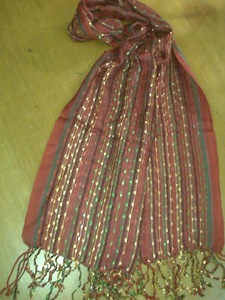Écharpe tricotée en viscose chenille tissée à la main avec logo personnalisé Style uni et carré long pour les saisons d'hiver et d'automne - Product Image 4
