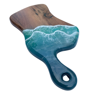 Tabla de servir de madera Thinh Tung Thinh con patrón abstracto y mango lacado, hecha en Vietnam - Product Image 6