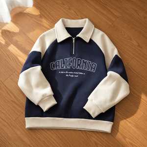 Chemise unisexe blanche à manches courtes en coton respirant avec logo frontal, col rabattu tricoté, blocs de couleur, décontractée, hiver, boutonnée, brodée - Product Image 5