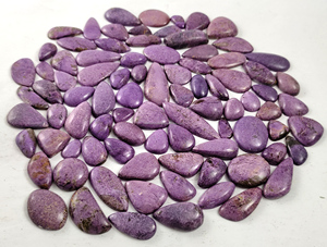 Radha Arts Stichtite Naturelle, Pierre Semi-Précieuse Polie à la Main pour la Guérison, Vente en Gros de Lots de Pierres Précieuses pour Bijoux - Product Image 3