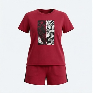 Conjunto Deportivo Rojo de 2 Piezas para Mujer, Camiseta de Manga Corta y Pantalones Cortos por Encima de la Rodilla, Cuello Redondo Estampado, Ropa Deportiva Transpirable de Poliéster - Product Image 1