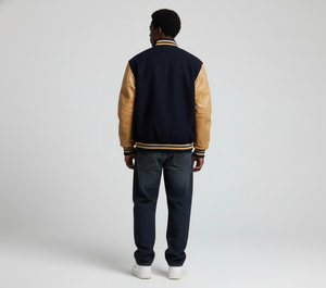 เสื้อแจ็คเก็ตวาร์ซิตี้ผู้ชาย วัสดุ PU ดีไซน์สองสีกรมท่าและสีแทน พร้อมโลโก้ด้านหน้าแบบพิมพ์ลายด้วยความร้อน สไตล์ลำลองสำหรับฤดูใบไม้ร่วง - Product Image 5