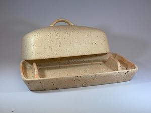 Mantequillera Rústica Moteada con Tapa Abombada y Asa, Bandeja Profunda para Servir, Mantequillera Duradera con Acabado Glaseado para Encimera de Cocina - Product Image 2