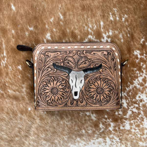 Venta caliente Western Hand Tooled Leather Bull Tooling Crossbody Bag Bolso de hombro de vaquera de cuero genuino hecho a mano de alta calidad - Product Image 3