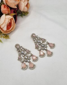 Pendientes elegantes al por mayor con circonita cúbica en forma de lágrima, pendientes de diseñador, joyería étnica india, pendientes para fiestas para mujeres - Product Image 1