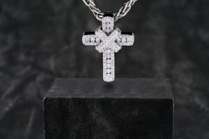 Pendentif Croix de Luxe en Argent Sterling avec Moissanite Ronde, Pendentif Croix Glacée, Pendentif Jésus Royal Hip-Hop pour Femme et Homme - Product Image 3
