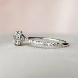 แหวนเพชรทรงกลมเจียระไนแบบบริลเลียนต์ ทอง 14K ชุบโรเดียม เครื่องประดับชั้นดีสำหรับผู้หญิง - Product Image 3