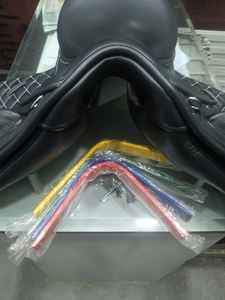 Silla de Montar Inglesa Ligera, Cómoda y Duradera, de Cuero, con Estructura de Madera y Herrajes de Latón Niquelado - Product Image 2