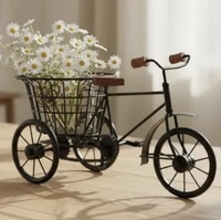 Miniature de rickshaw vintage, pièce maîtresse artisanale en métal et bois, accessoires de cyclisme pour mariages