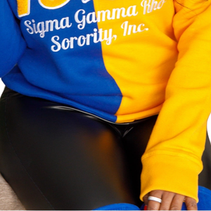 Sweat-shirt en chenille bicolore Sigma Gamma Rho 1922 pour femme, bleu et or, mélange de coton, manches longues, coupe élégante - Product Image 3