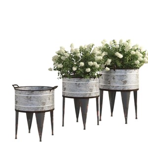 Juego de 3 Macetas de Metal Galvanizado con Soportes de Hierro Negro, Acabado Desgastado, Decoración Moderna para Jardín de Estilo Rústico al Mejor Precio - Product Image 1