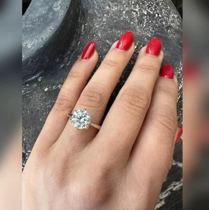 Anillo de lujo con diamante cultivado en laboratorio de corte redondo para mujer, plata 925, regalo de compromiso y boda con certificación IGI SGL y alta claridad - Product Image 4