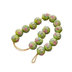 Perles en verre de qualité supérieure vert citron pour gâteau de mariage, 12 mm, faites à la main, en cristal filé au chalumeau, avec spirales argentées et accents floraux roses, pour la fabrication de bijoux - Product Image 1