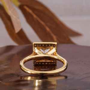 Anillo de Compromiso de Plata de Ley 925 con Baño de Oro Rosa, Moissanita de Corte Princesa de 1.5CT con Halo, Engaste de Puntas, Sin Níquel, Sin Plomo - Product Image 3