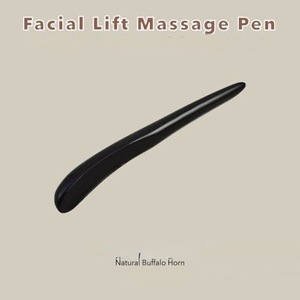 Masseur facial ovale en corne de buffle écologique ILAHI, planche Gua Sha finition polie, Uttar Pradesh, pour lifting et raclage, art populaire, usage domestique - Product Image 1
