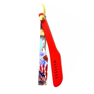 Navaja de acero inoxidable con diseño de bandera estadounidense, mango de plástico rojo y detalles dorados - Product Image 2