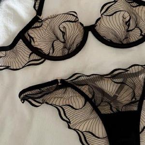 ชุดชั้นในบราลูกไม้บาง ชุดชั้นในจีสตริง ชุดบราและกางเกงในลูกไม้โปร่งใส - Product Image 1