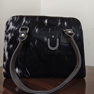 UNBRIDLEDS INDUSTRY Bolso Tote de Cuero Vacuno Negro y Blanco Hecho a Mano con Correas de Cuero Negro, Estilo Hip-Hop/Rock para Exteriores - Product Image 4