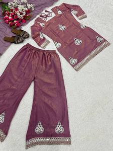 Conjunto de Graduación para Mujer de Diseñador: Top, Pantalón Plazzo y Dupatta de Seda Pesada Fendi Moderna - Product Image 5