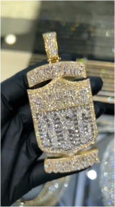 Colgante con logotipo personalizado, estilo hip hop, con incrustaciones de moissanita, efecto brillante, plata de ley 925, para usar en fiestas. - Product Image 1