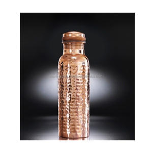 ขวดทองแดงรักษ์โลกแบบคลาสสิกสำหรับน้ำบริสุทธิ์ เหมาะสำหรับทุกเพศทุกวัย ใช้กับน้ำเดือดได้ - ของขวัญเพื่อสุขภาพและความเป็นอยู่ที่ดี - Product Image 1