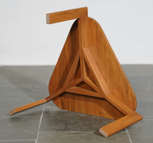 Mesa de Centro Triangular Estilo Pierre Jeanneret, Madera Sólida Hecha a Mano, Mesa Baja para Sala de Estar y Lounge de Hotel de Lujo, Venta al Por Mayor - Product Image 4