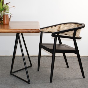 Silla de Comedor Retro con Estructura de Madera de Caoba Sólida y Respaldo de Ratán para Comedor - Product Image 3