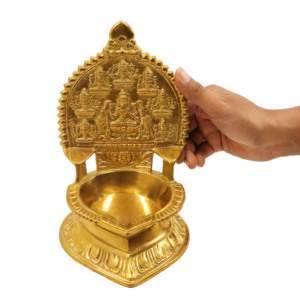 Lámpara de aceite decorativa tradicional de latón Ashtalakshmi – Para el hogar y la Pooja - Product Image 2