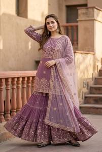 Ensemble Sharara en soie brodée violette avec travail de sequins, tenue indienne pakistanaise, dupatta longueur ras du sol, infroissable, pour mariage et fête - Product Image 6