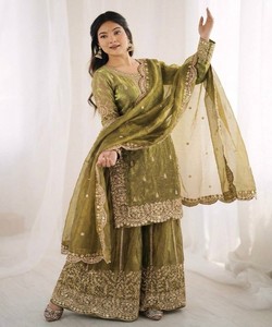 Conjunto de diseñador Fendi de seda con bordado y lentejuelas, top, pantalón palazzo y dupatta, ropa festiva, precio al por mayor, prenda étnica, color pistacho - Product Image 5