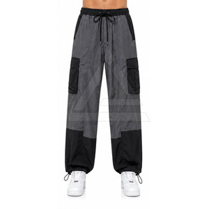 Pantalones Parachute Relajados para Hombre con Cintura Ajustable, Corte de Pierna Ancha, Bolsillos Funcionales y Estilo Urbano Moderno - Product Image 3